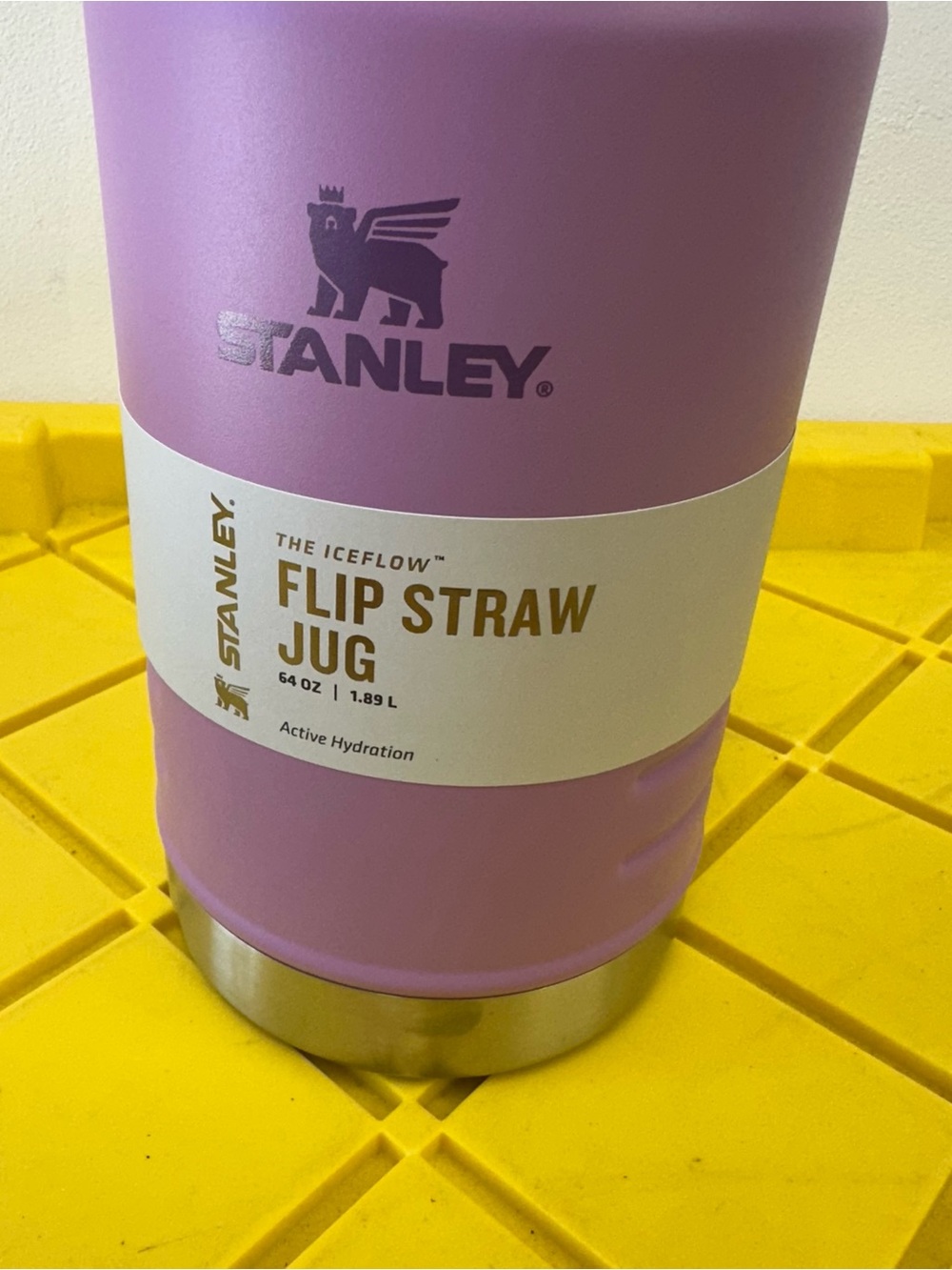 Stanley IceFlow™ Flip Straw Jug | 64 oz – Lilac Purple - Picture 2 of 7